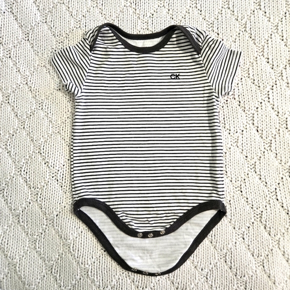 Calvin Klein Black and White Striped Kids Onesie Size 18M - Picture 1 of 3